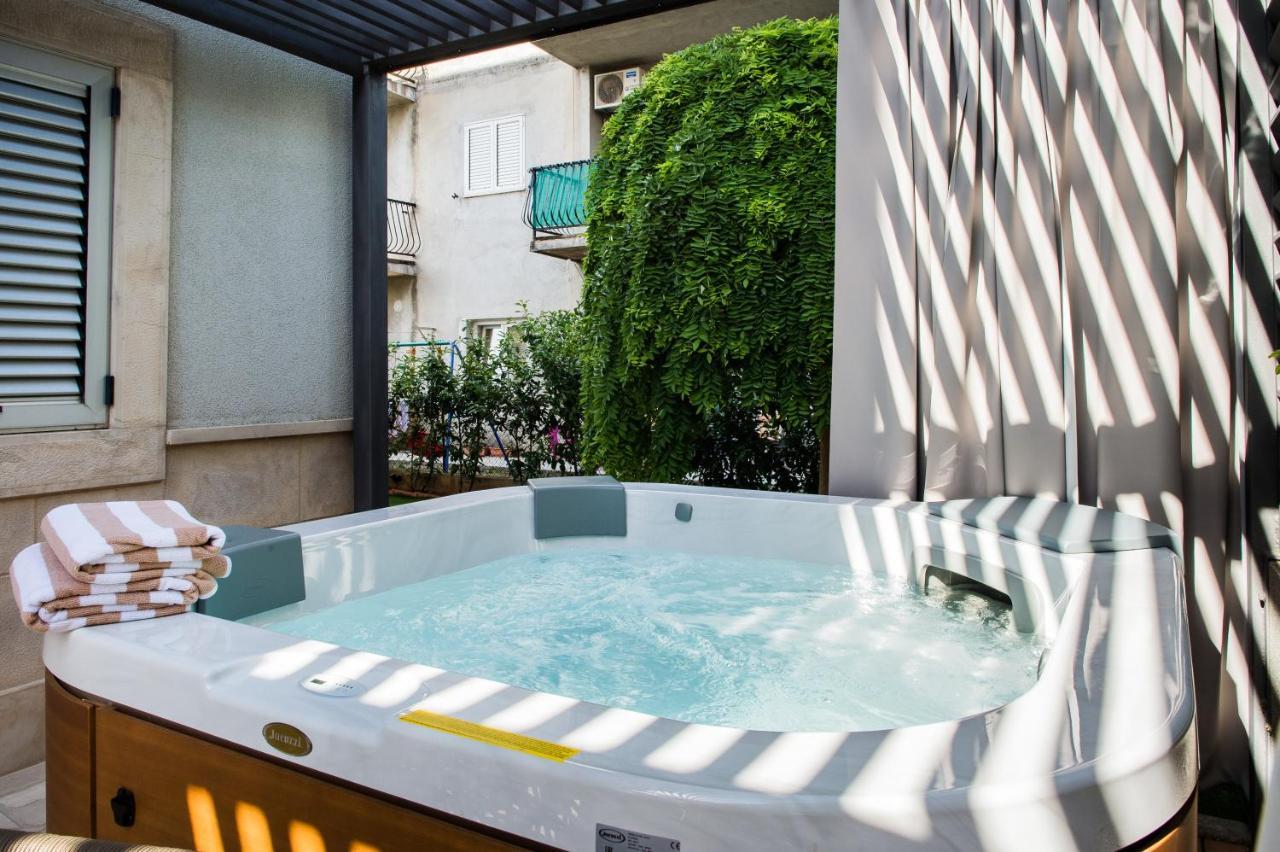 Luxury Apartments Elizabeth ポドストラナ エクステリア 写真