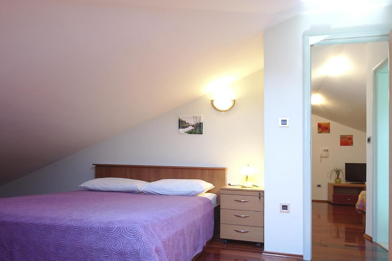 Luxury Apartments Elizabeth ポドストラナ エクステリア 写真